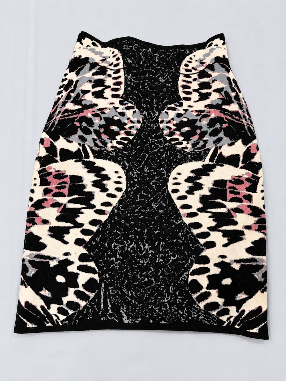 BCBGMaxAzria Black Abstract Pencil Skirt with Cream and Pink Accents